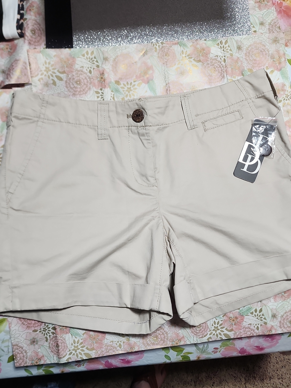 Khaki Shorts Womens Size: 8 NWT